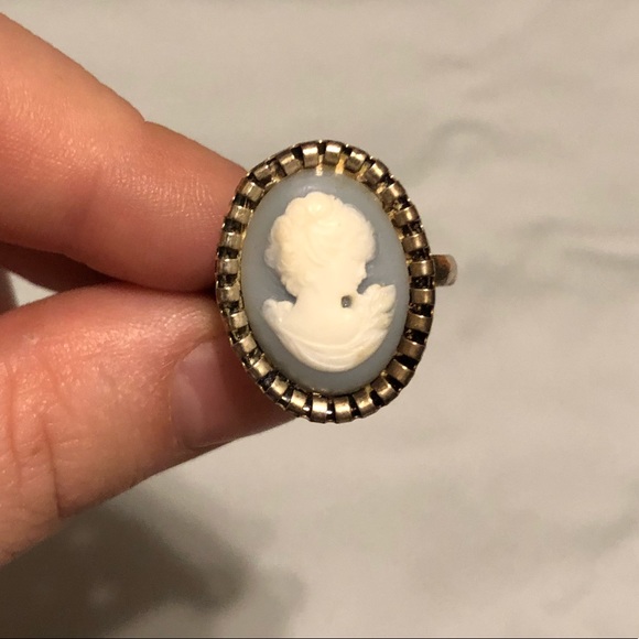Cameo Ring, Adjustable - Picture 1 of 3